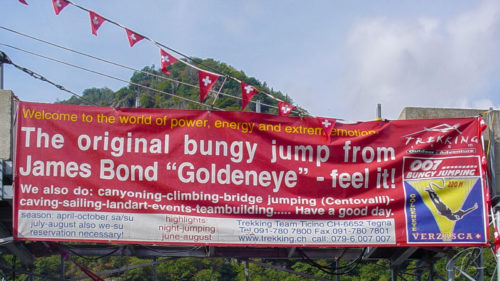 Banner mit Details zum Golden Eye Bungy Sprung im Verzasca Tal